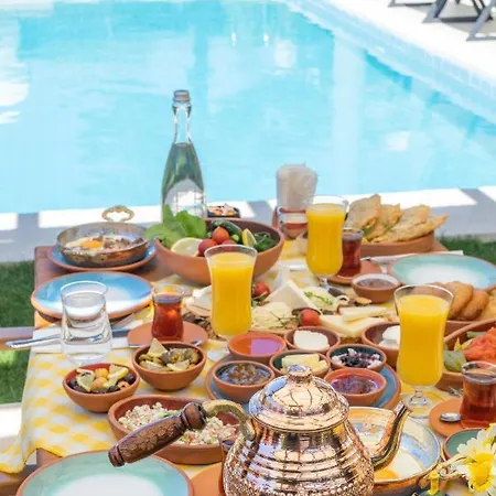 Sakiz Kizi Butik Otel Alacati